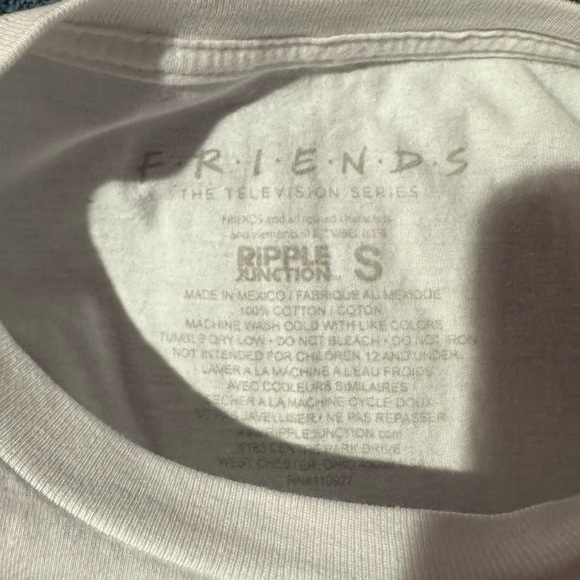 Friends shirt - Picture 4 of 4